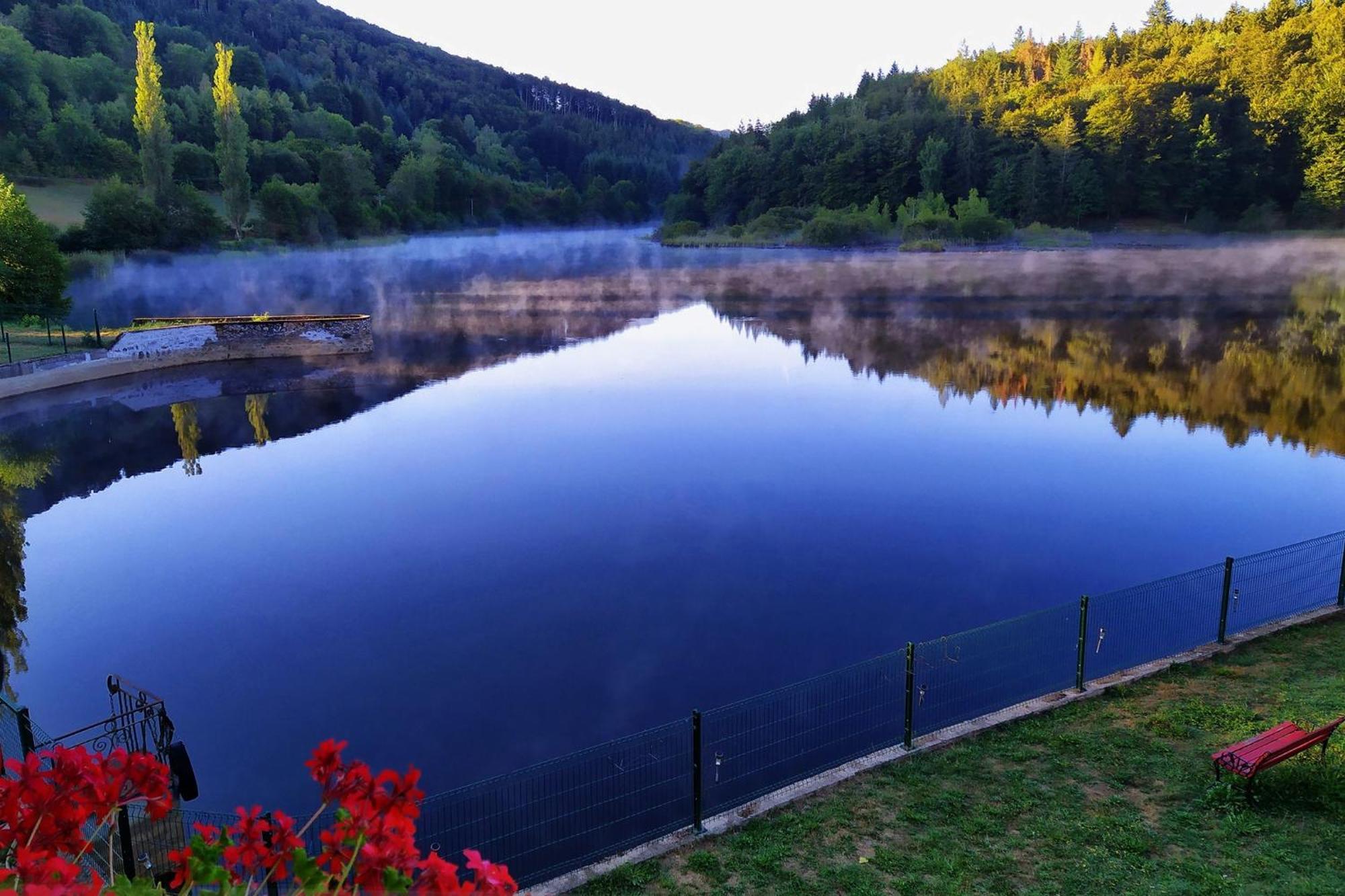 Le Lac Des Moines Condat  Eksteriør bilde